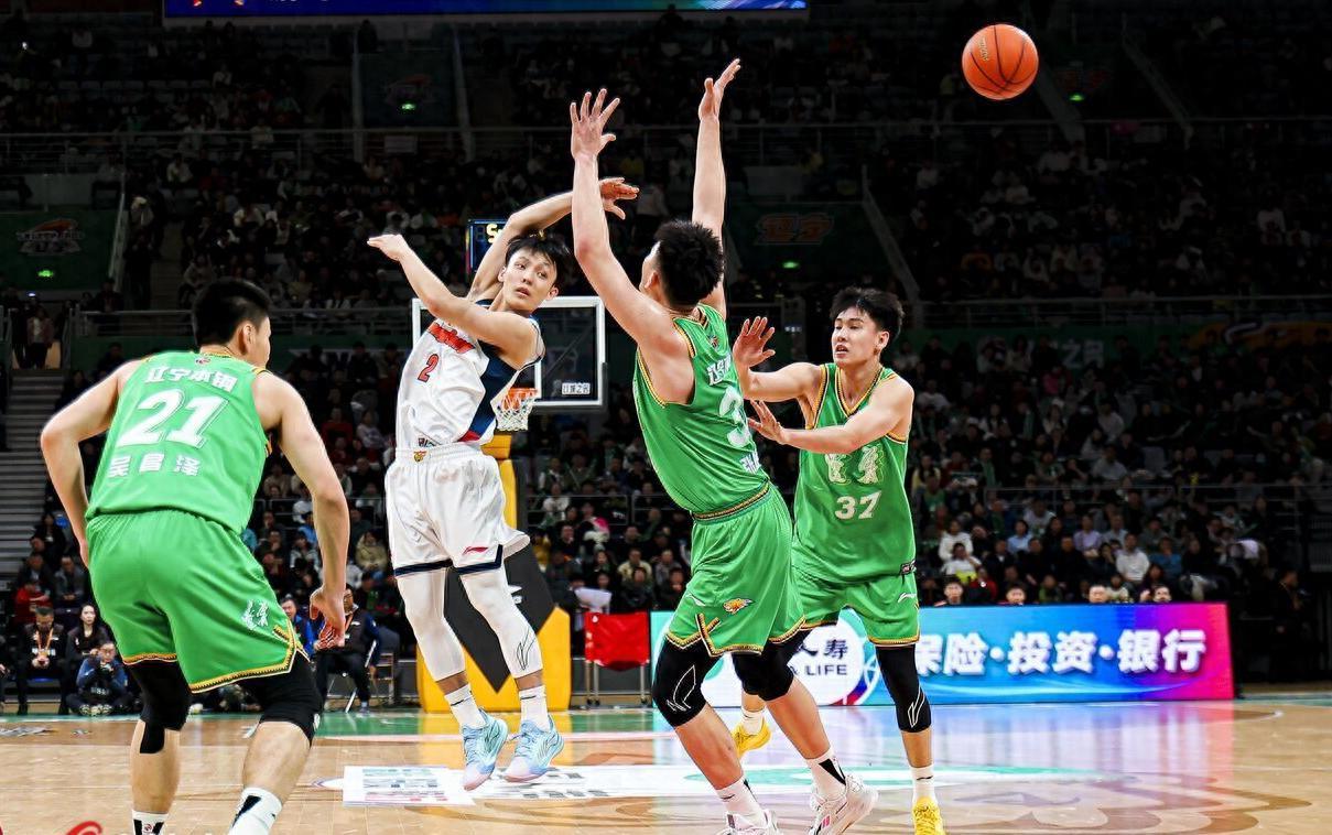 mk体育-30分大败！辽篮两点不如广东，亨特首秀没亮点，杨鸣赛后发火