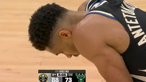 mk体育官网-暂停期间字母哥低头久久伫立在球场，随后缓缓走向替补席