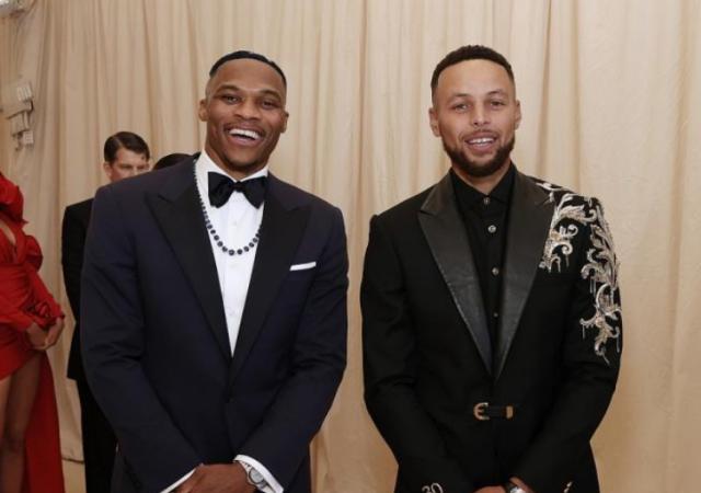 mk体育-库里发声支持韦少：为他骄傲 侮辱名字已经越界